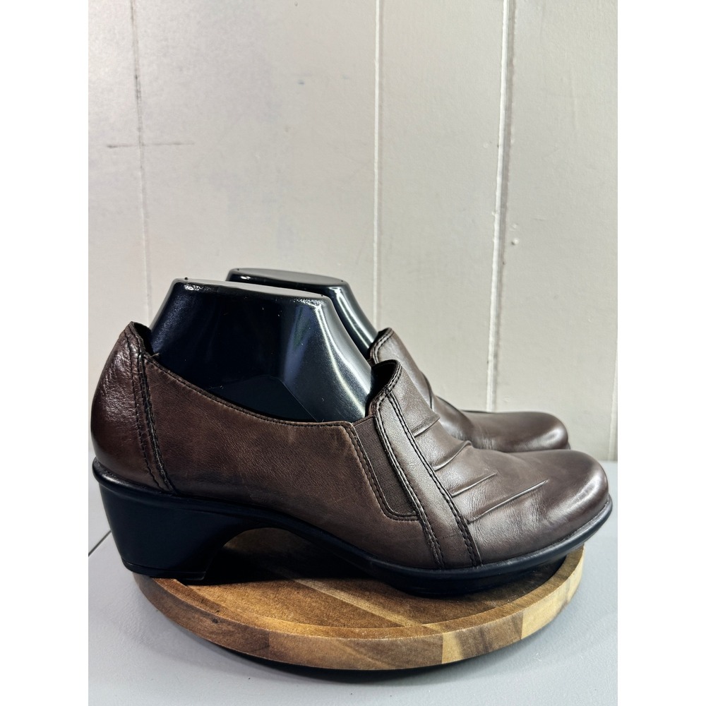 Clarks Slip On Pumps Womens 8 Brown Good Pleated Leather Block Heel Office